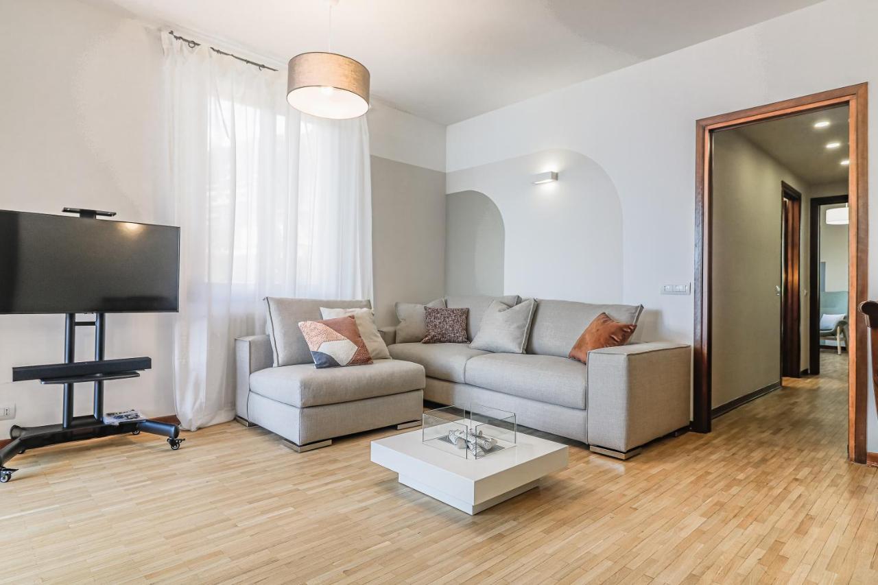 Stunning view lakeside apartment - Larihome Gravedona Buitenkant foto