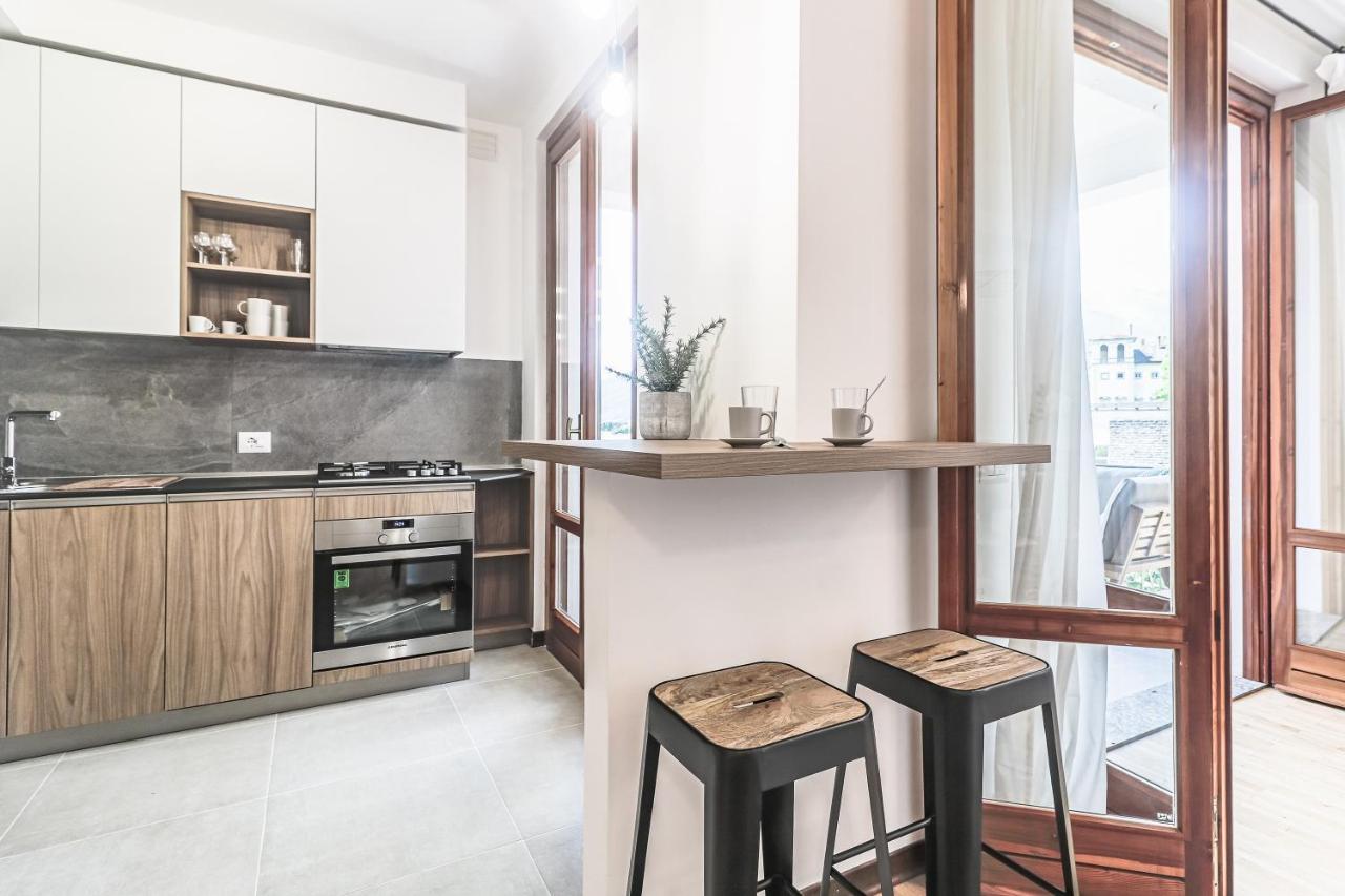 Stunning view lakeside apartment - Larihome Gravedona Buitenkant foto