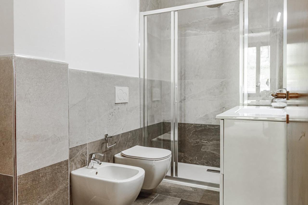 Stunning view lakeside apartment - Larihome Gravedona Buitenkant foto