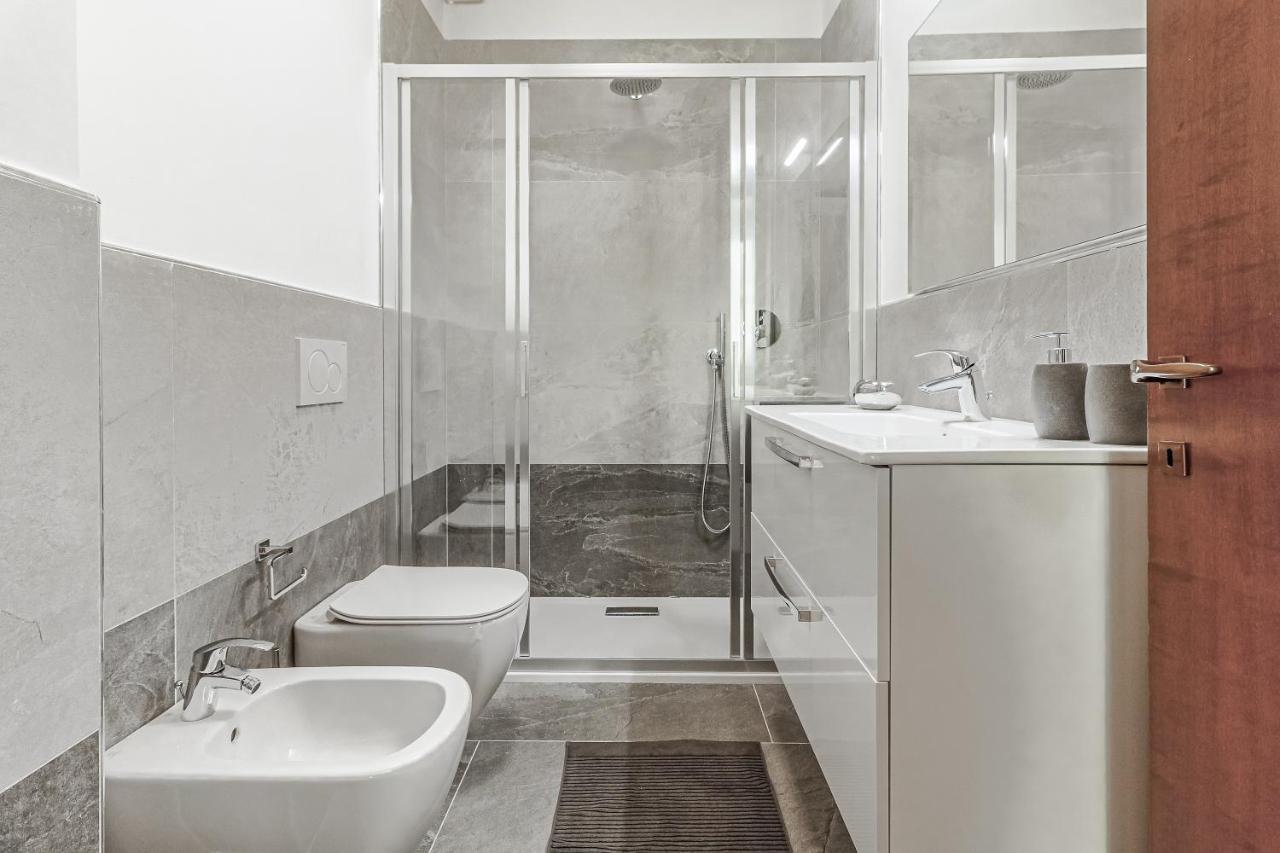 Stunning view lakeside apartment - Larihome Gravedona Buitenkant foto